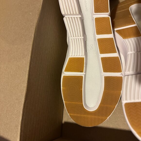 On Cloud Women's The Roger Centre Court Low Top Sneakers - Picture 9 of 14